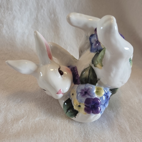 Andrea by Sadek Playful Baby Bunny Rabbits w/Hydrangeas Salt and Pepper Shakers - Picture 7 of 12